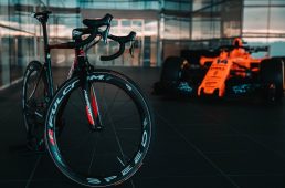 マクラーレンがバーレーン・メリダとパートナーシップ締結