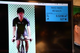 ビオレーサーのエアロフィッティング＆フルカスタムエアロスーツ