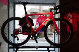 新型スラム・レッドeタップAXS搭載の完成車が続々登場！