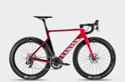 新型スラム・レッドeタップAXS搭載の完成車が続々登場！