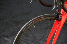 ヴィットリア 旧モデルとは空気圧を変えて、ベストバランスを探りたい