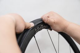 【URL保存版】プロが教える！失敗しないタイヤ＆チューブ交換のコツ