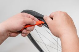 【URL保存版】プロが教える！失敗しないタイヤ＆チューブ交換のコツ