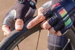 安全・確実・迅速に路上パンク修理する方法