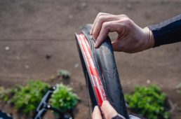 安全・確実・迅速に路上パンク修理する方法