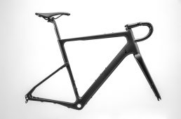 超軽量サスペンション搭載　キャノンデールのグラベルバイク「トップストーンカーボン」