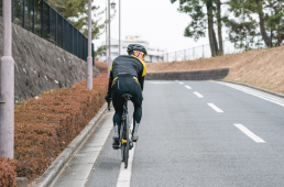 ロードバイクでふらつかない後方確認のコツ