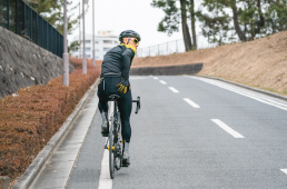 ロードバイクでふらつかない後方確認のコツ