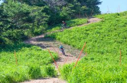 芝生だから怖くない! 新規オープン《アップMTBパークin神鍋》の走り心地