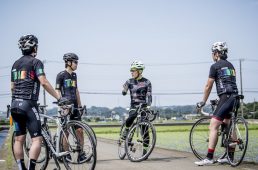 実は正解がない!? ロードバイクの手信号