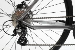 コラテックの日本オリジナルクロスバイク「シェイプ」2020モデル登場