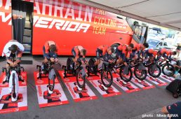 新城が所属するバーレーン・メリダはチームTTで12位　ブエルタ第1ステージ