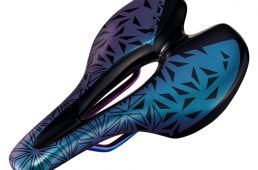 スパカズのショートノーズサドル、チューブレス用バルブ、バルブキャップ、CO2インフレーター