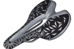 スパカズのショートノーズサドル、チューブレス用バルブ、バルブキャップ、CO2インフレーター