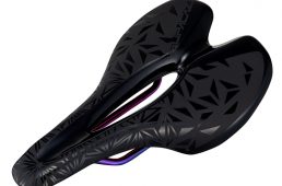 スパカズのショートノーズサドル、チューブレス用バルブ、バルブキャップ、CO2インフレーター