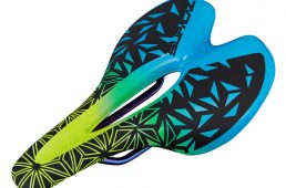 スパカズのショートノーズサドル、チューブレス用バルブ、バルブキャップ、CO2インフレーター