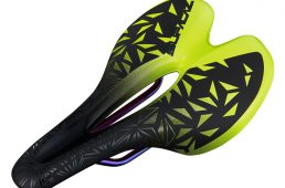 スパカズのショートノーズサドル、チューブレス用バルブ、バルブキャップ、CO2インフレーター