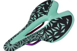 スパカズのショートノーズサドル、チューブレス用バルブ、バルブキャップ、CO2インフレーター