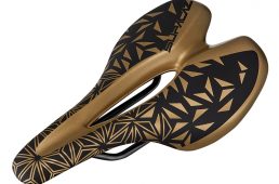 スパカズのショートノーズサドル、チューブレス用バルブ、バルブキャップ、CO2インフレーター