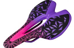 スパカズのショートノーズサドル、チューブレス用バルブ、バルブキャップ、CO2インフレーター