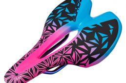 スパカズのショートノーズサドル、チューブレス用バルブ、バルブキャップ、CO2インフレーター