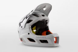 メットのコンバーチブルフルフェイスヘルメット「パラシュートMCR」