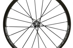 進化したスピナジーのホイール「ステルスフルカーボンクリンチャー3.2」