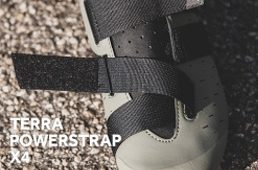 フィジークのアドベンチャーライド向けシューズ「テラ パワーストラップX4」発売