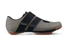 フィジークのアドベンチャーライド向けシューズ「テラ パワーストラップX4」発売