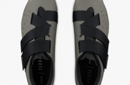 フィジークのアドベンチャーライド向けシューズ「テラ パワーストラップX4」発売