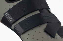 フィジークのアドベンチャーライド向けシューズ「テラ パワーストラップX4」発売