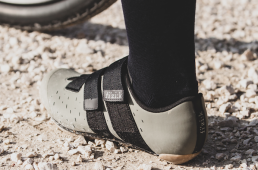 フィジークのアドベンチャーライド向けシューズ「テラ パワーストラップX4」発売