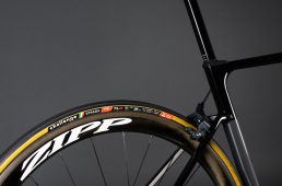 チャレンジタイヤからハンドメイドチューブレスレディが登場