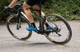 チャレンジタイヤからハンドメイドチューブレスレディが登場