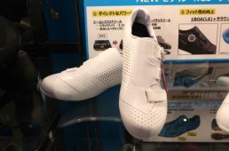 シマノ・新作ミドルグレードロードシューズ「RC5」等の実物をチェック