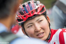 フィニッシュ後、インタビューに答える今井