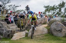 ヘンリケ・アバンチーニ（ブラジル）を先頭に進むトップ集団