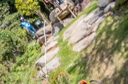 散り桜のドロップオフ、日本のレースにはないセクションだ