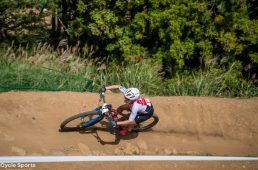 速度を落とさずに流れを保つ、ペダルを漕がない技術が重要