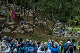 最大の難所、ロックセクションの下り＝浄蓮の滝