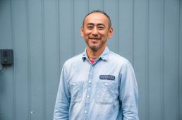 オーストリッチを展開するアズマ産業社長の伊美哲也さん