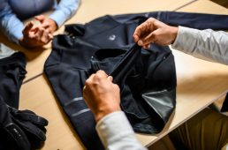 ダウンジャケットから着想を得た生地構造