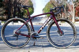 高性能化でカテゴリーの垣根を越えた万能ロードバイクが登場