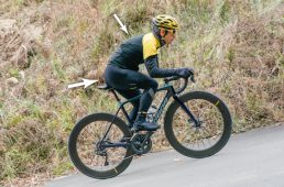 より勾配がきついときは上半身を深く倒す