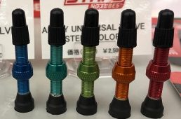 スタンズ・チューブレスバルブ新色