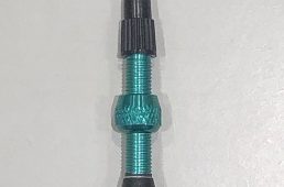 スタンズ・チューブレスバルブ新色