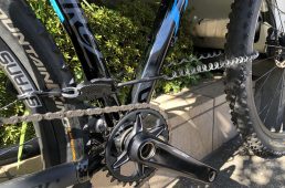 Qバイロカーボン柄