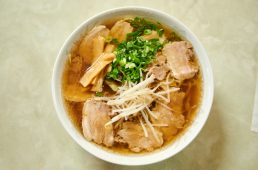 すみれ食堂の牛骨ラーメン