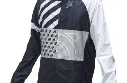 チャンピオンシステム・TECHウィンドジャケット