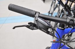 ブレーキまわりはシマノ製でそろえるジオス